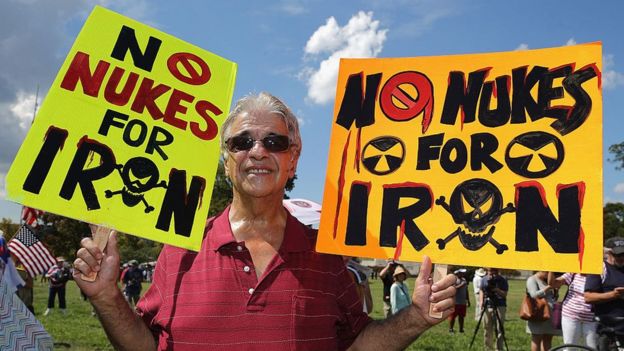 Partidarios del Tea Party protestando contra el acuerdo nuclear con Irán.