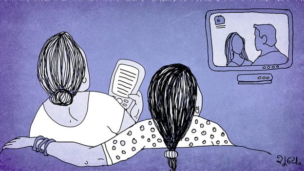 தொலை்ககாட்சி பார்க்கும் கார்ட்டூன் பெண்கள் இருவர்