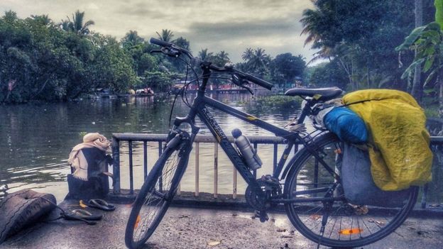 'இருநூறு ரூபாயுடன் இந்திய பயணம்' - சுவாரஸ்ய கதை