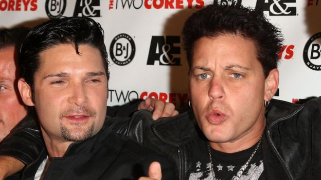 Corey Feldman and Corey Haim (R) in Hollywood on 27 July 2007