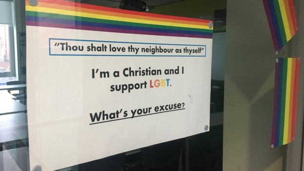 Cartaz em apoio ao movimento LGBT