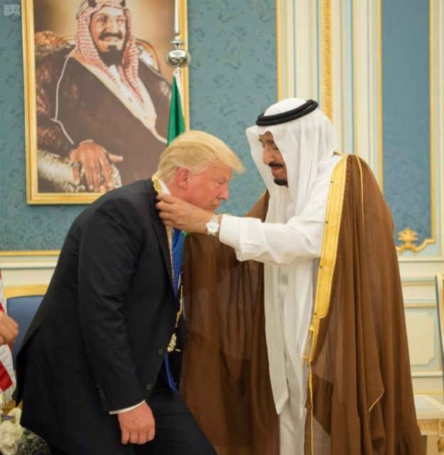 Trump ve Kral Selman madalya