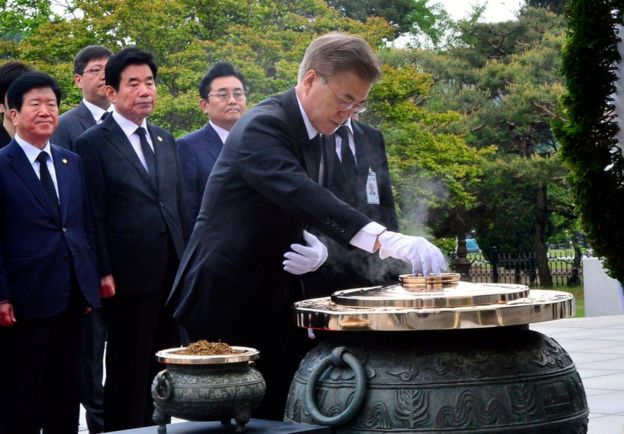 New South Korean President Moon Jae-in pays tribute at the National Cemetery in Seoul, South Korea, 10 May 2017.