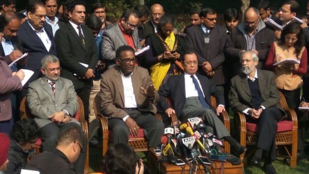 உச்ச நீதிமன்ற நிர்வாகம் மீது 4 மூத்த நீதிபதிகள் குற்றச்சாட்டு