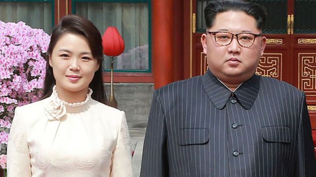 அதிபர் கிம் மற்றும் மனைவி ரி சோல்-ஜீ