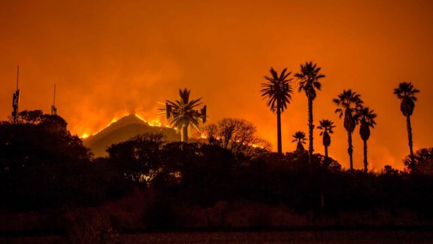 Incendio en Santa Paula, condado de Ventura