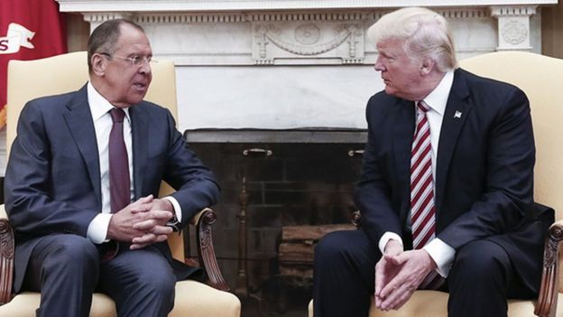 Lavrov e Trump conversam no Salão Oval