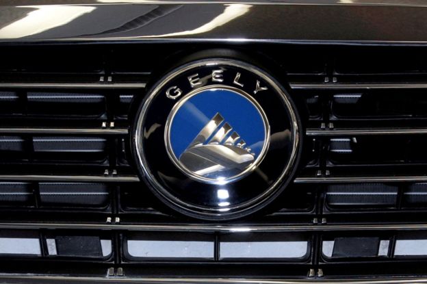Logotipo de un coche de Geely.