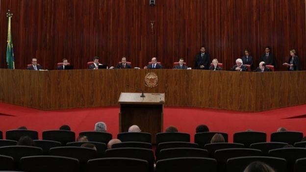 El Tribunal Supremo Electoral también absolvió a la expresidenta Dilma Rousseff.