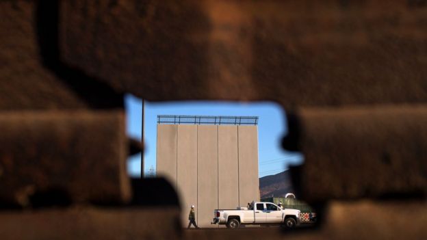 Tramo de muro en pruebas.