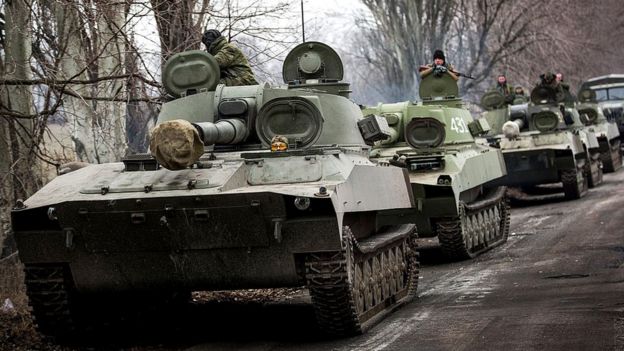 Soldados y tanques pro rusos.