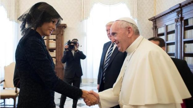 Melania Trump y el Papa.