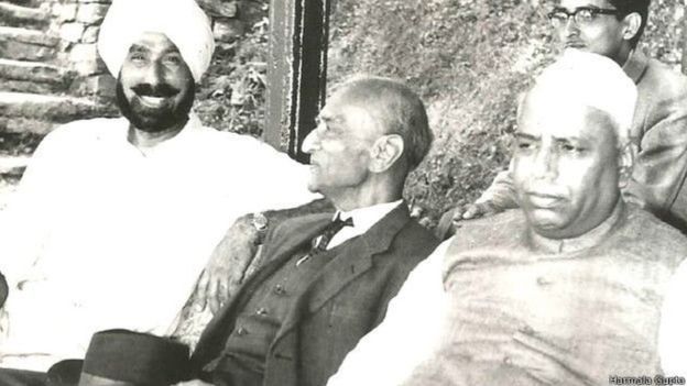 பாதுகாப்பு அமைச்சர் யஷ்வந்த் ராவ் சவானுடன் ஹர்பக்‌ஷ் சிங்