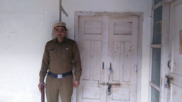 পুলিশের পাহারায় থাকছে দম্পত্তিরা