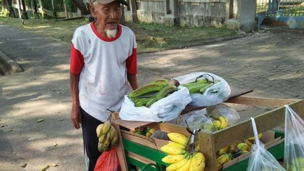 Indonesian banana-seller Suratman