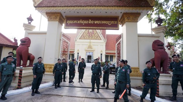 Police guarding the Supreme Court