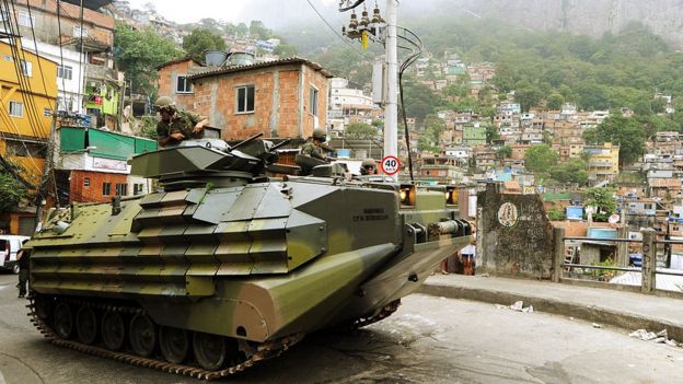 Tanque da Marinha na Rocinha, Rio de Janeiro