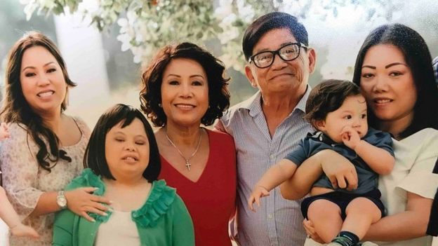 Cả gia đình bà Helen Huỳnh trước khi bà bị chẩn đoán ung thư máu cấp tính