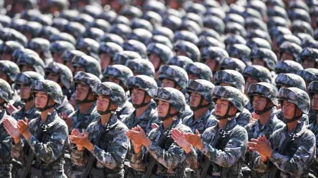 Soldados chinos durante un desfile en la Mongolia interior en julio de 2017.