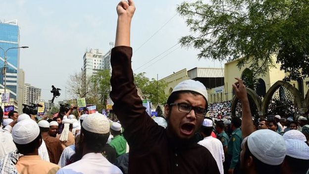 Activists from an Islamist group participate in a protest calling for the removal of a statue in front of the Supreme Court, in Dhaka on March 3, 2017