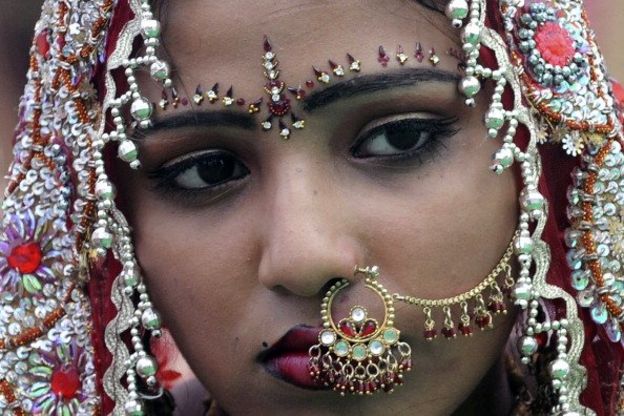 'அழகான, பண்பான, குடும்பப்பாங்கான' மணமகன் வேண்டாமா?