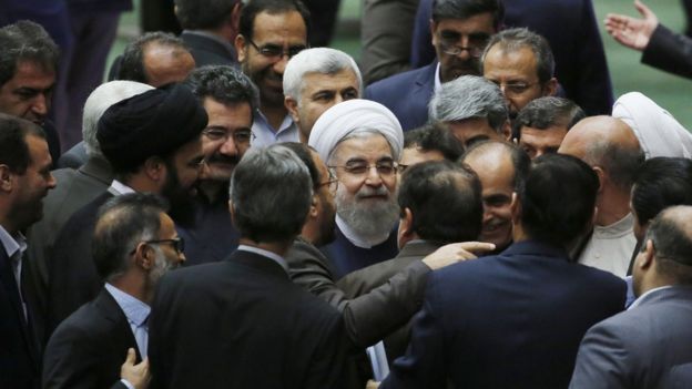 روحانی در جمع گروهی از نمایندگان مجلس