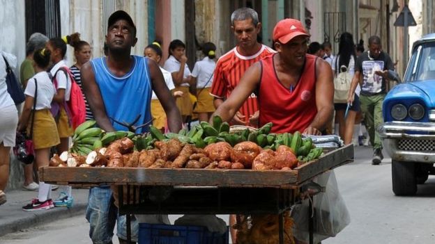 Vendedores ambulantes en La Habana.