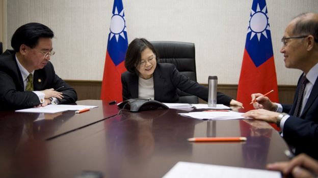 在特朗普去年底當選美國總統後,曾打破慣例和台灣總統蔡英文直接通電話