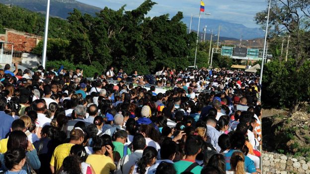 Venezuelans wait in San Antonio de Tachira, Venezuela to cross the border with Colombia on 10 July