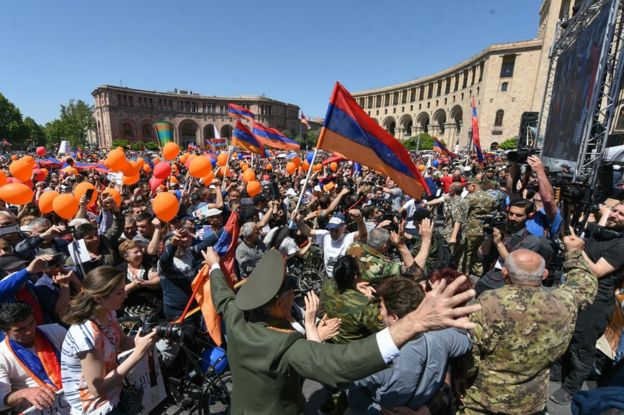 Manifestantes en Yerevan