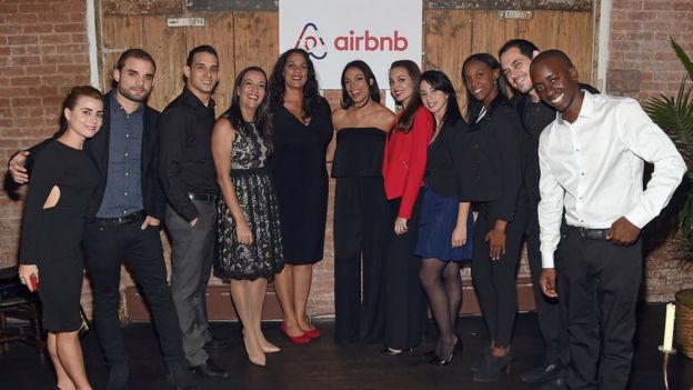 Equipo de Airbnb visitando La Habana