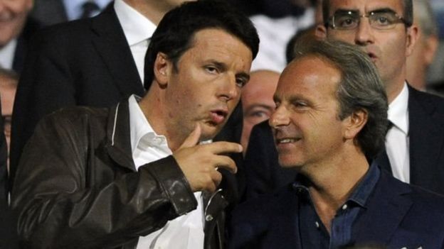 Cựu Thủ tướng Ý Matteo Renzi mặc áo khoác da làm tăng hình ảnh trẻ trung của mình