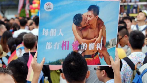 台湾每年都会举行大规模的同志游行。