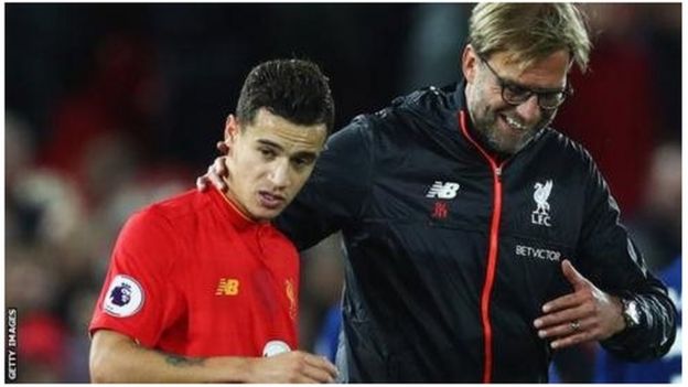 Kiungo wa kati wa Liverpool Phillipe Coutinho akiwa na kocha Jurgen Klopp
