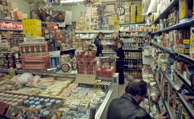 _88313587_groceries_cut.jpg