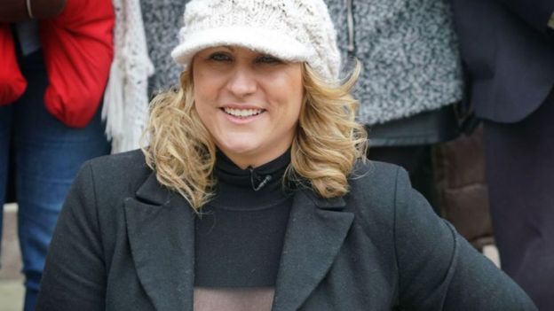 Charlotte menjajakan seks dengan berpindah-pindah di Inggris. 