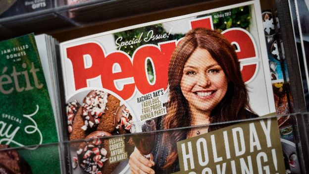 Ejemplar de la revista People en un quiosco de ventas.