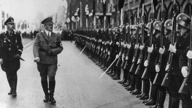 Heinrich Himmler và Adolf Hitler (Ảnh: HULTON ARCHIVE)