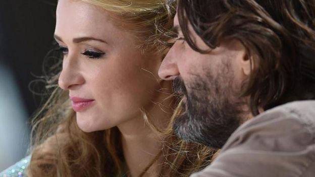 Los rostros de un hombre y una mujer
