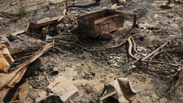 Rumah-rumah orang Rohingya, seperti di Maungdaw ini, dibakar bersamaan dengan operasi militer di Rakhine. 