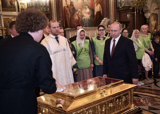 Cumhurbaşkanı Putin'in arkasında