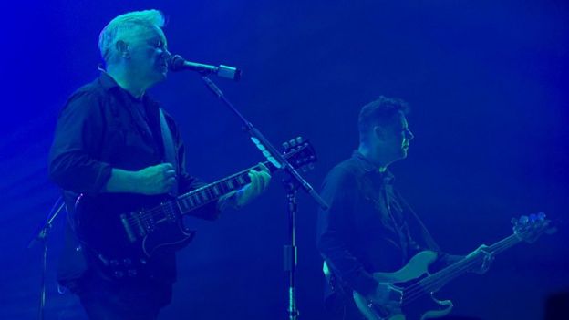 New Order tocando en concierto
