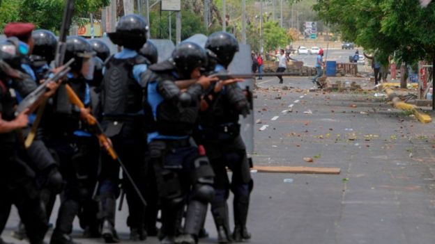 Policía en protestas de Nicaragua
