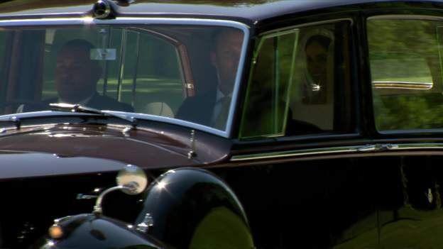 தேவாலயத்திற்கு மணப்பெண் மேகன் மார்கில் புறப்பட்டார்