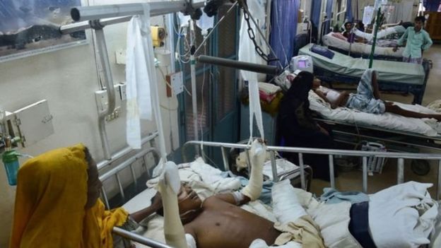 হাসপাতালে চিকিৎসা চলছে আহত রোহিঙ্গাদের