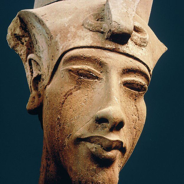 Cara de Akenatón, escultura.