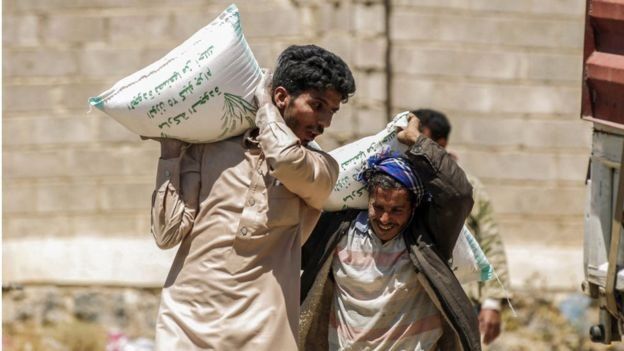 اليمن يحتاج إلى 2.1 مليار دولار لتفادي مجاعة حقيقية _95775408_e4ea1f37-a78d-445f-97d8-65acb8636b7b