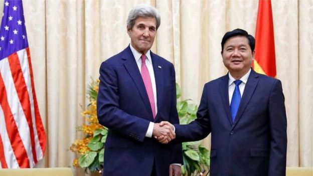 Bí thư Thành ủy TPHCM Đinh La Thăng (phải)