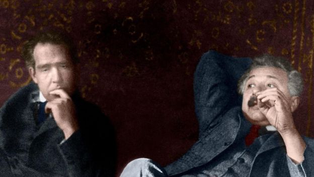 Niels Bohr y Albert Einstein
