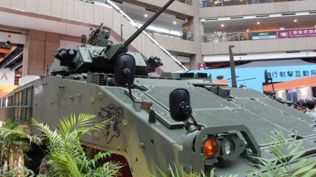 台灣計劃以自造的"雲豹輪型裝甲車"作為陸軍的主要戰車,但是美國希望台灣購買美造的M1坦克車。